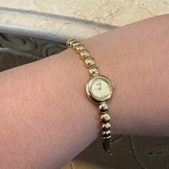 Elegant Seiko Gold Women's Watch - Picture 3 of 4